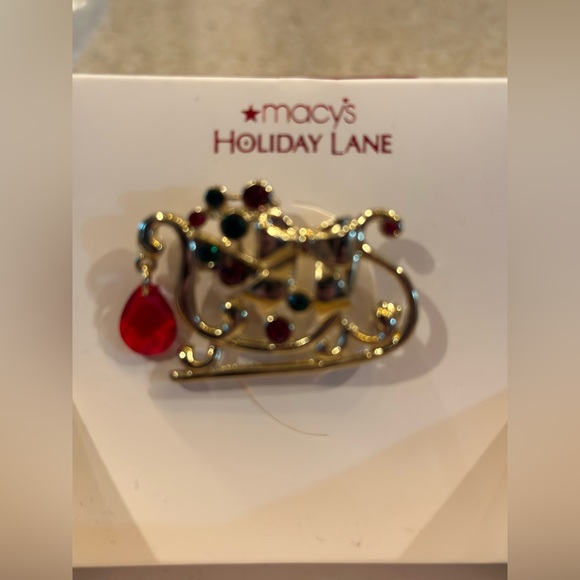 Macy’s Holiday Lane Sleigh brooch Metal And Enamel ~ New In Box - Picture 6 of 16